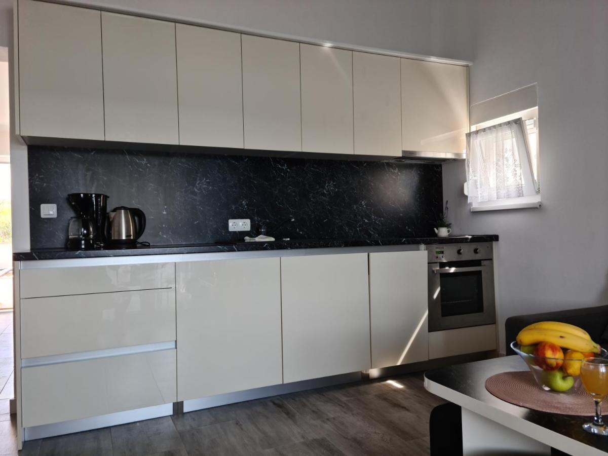 Apartmani Rudi Anić エクステリア 写真
